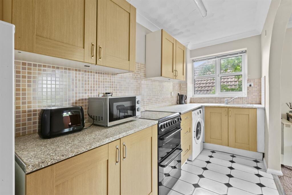 House in Hemel Hempstead - More