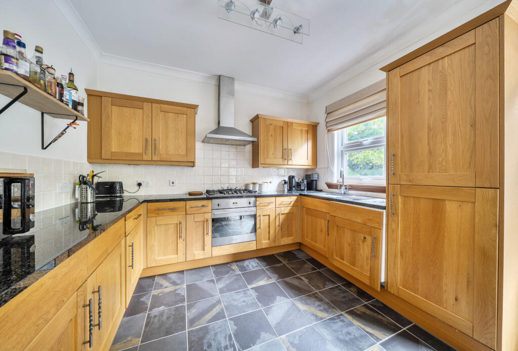 Apartment in Sevenoaks, Kippington - View 4