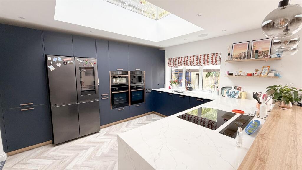 House in Hart, Pondtail, Fleet - View 4