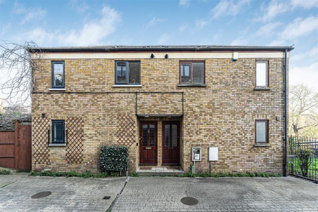 Main image of property: E14 Carr Street, London