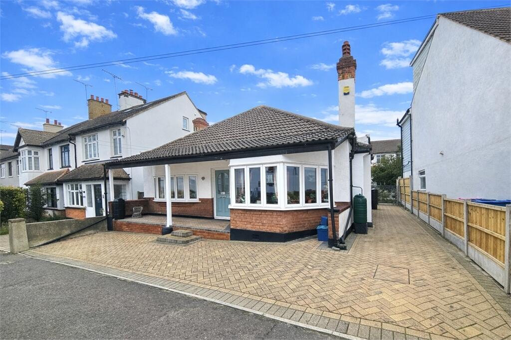 Main image of property: Leighton Avenue, Leigh on Sea, Leigh on Sea, 