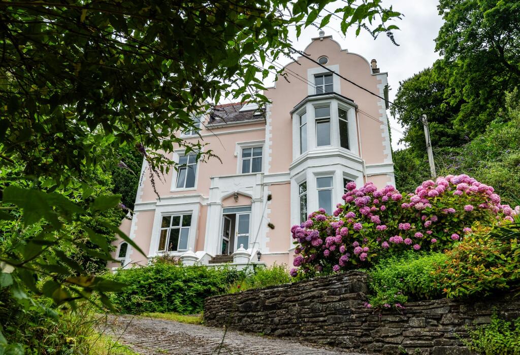 Main image of property: Hill House, Llansteffan, Carmarthen, SA33