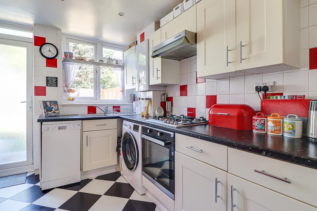 House in Southend-on-Sea - More