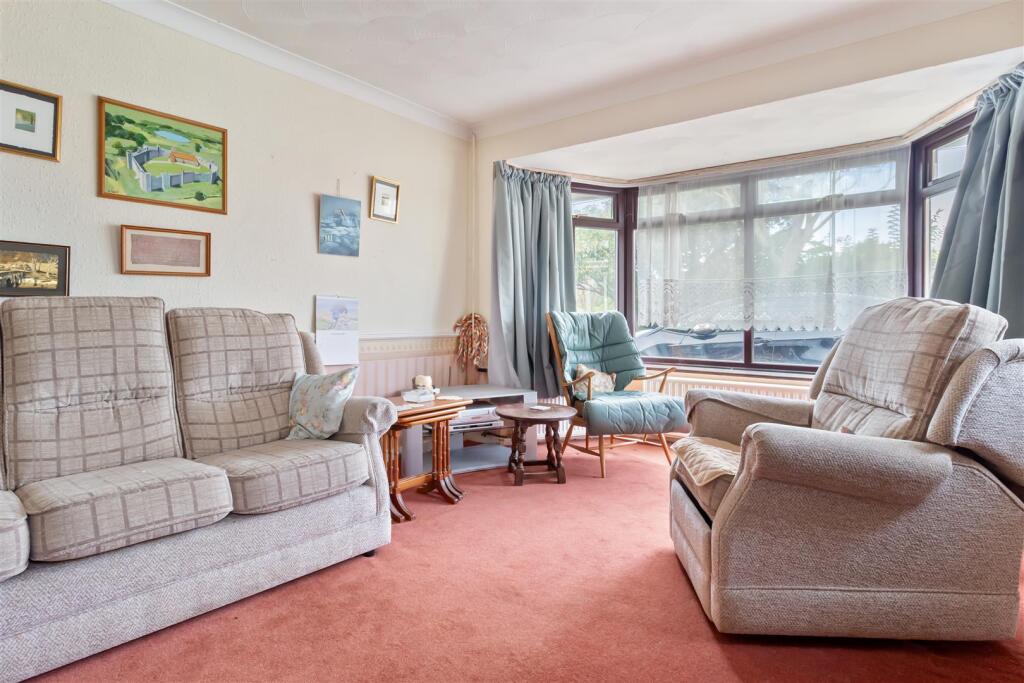 Midhurst Close, Ferring photo 3