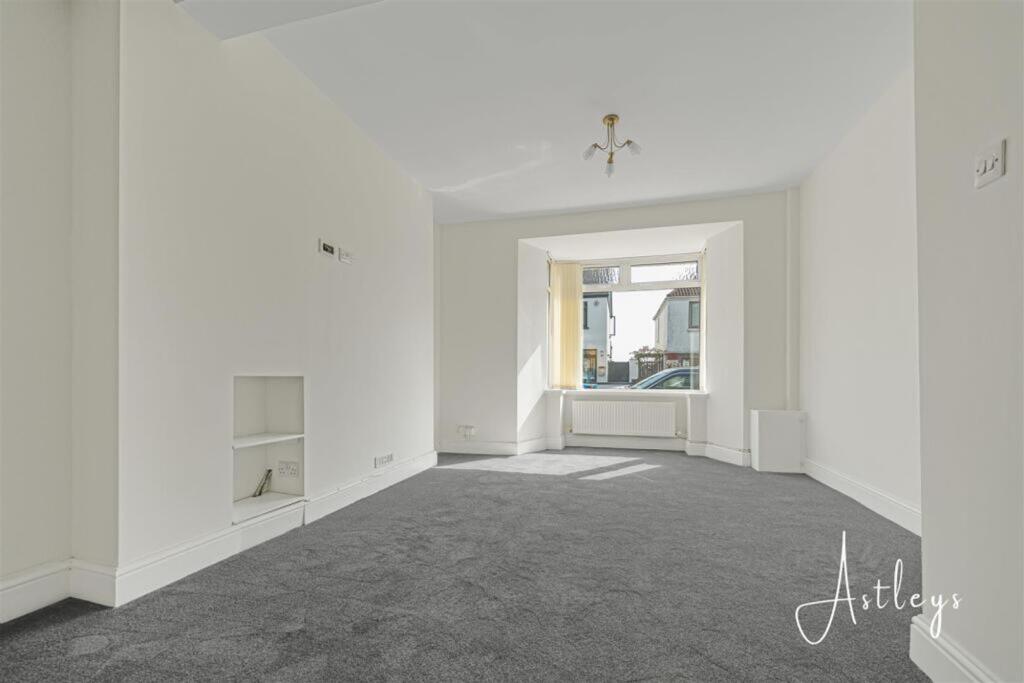 House in Swansea, Brynhyfryd, Cwmbwrla - View 4