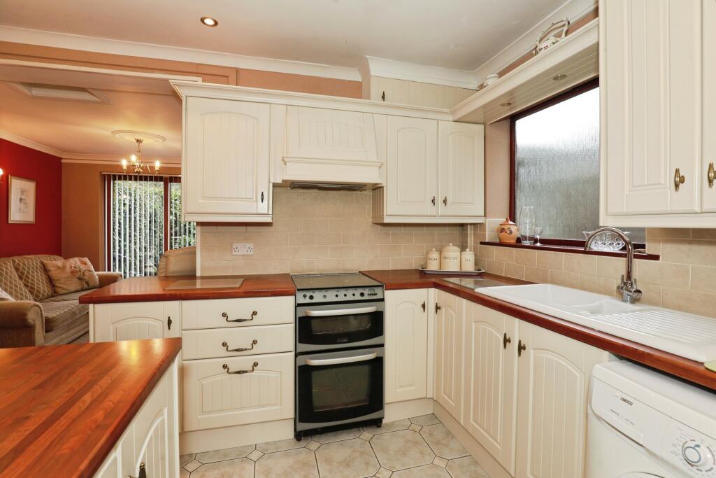 Leech Avenue, Newcastle, ST5 photo 4