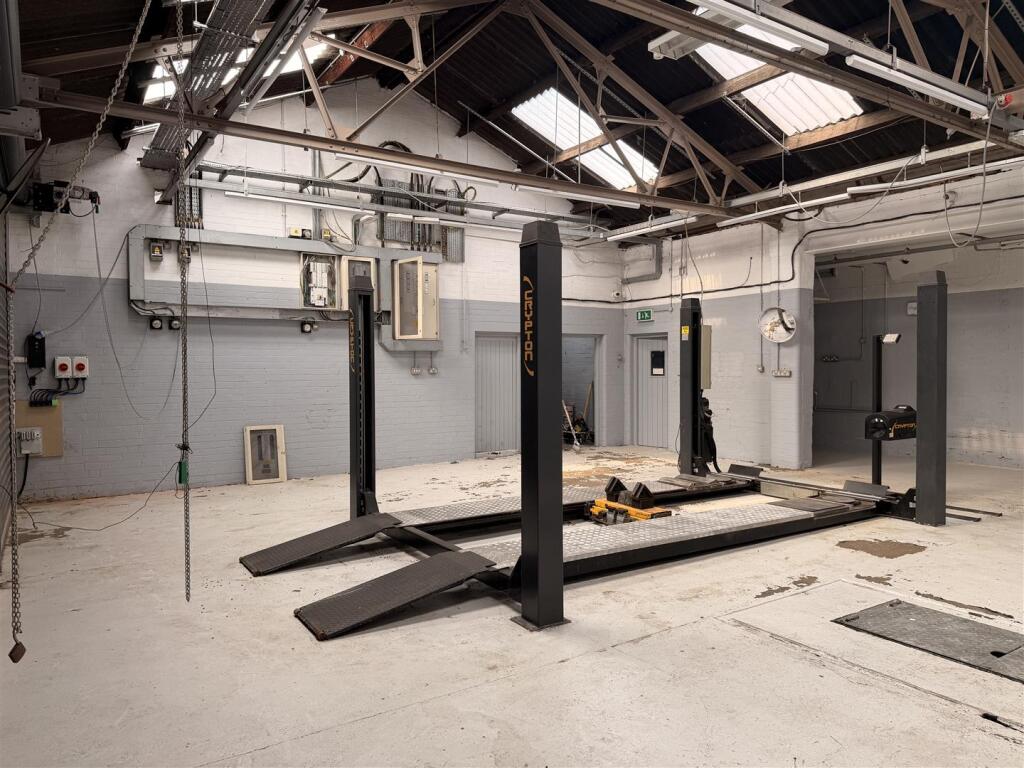 3 X BAYS