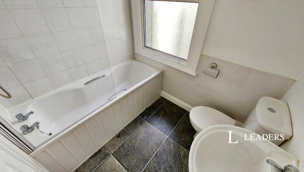 Apartment in Southend-on-Sea - More