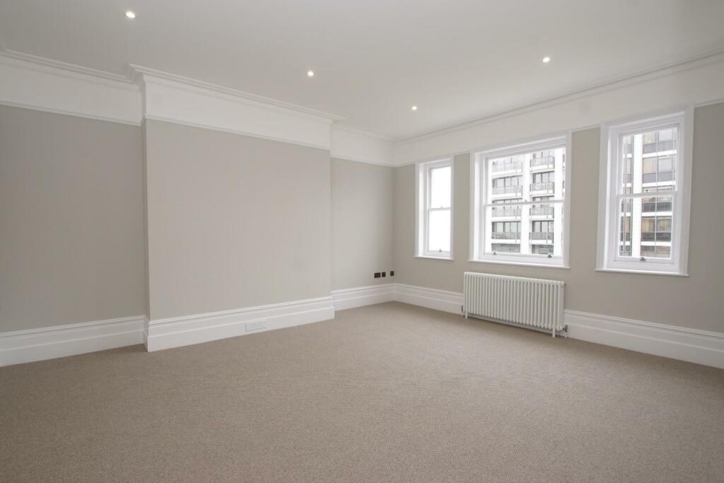 Apartment in Eastbourne, East Sussex - View 4