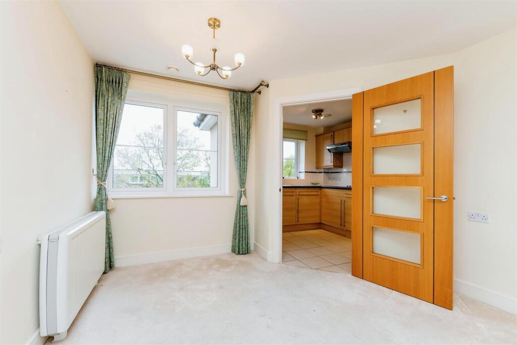 Goodes Court, Royston, Herts, SG8 5FF photo 3