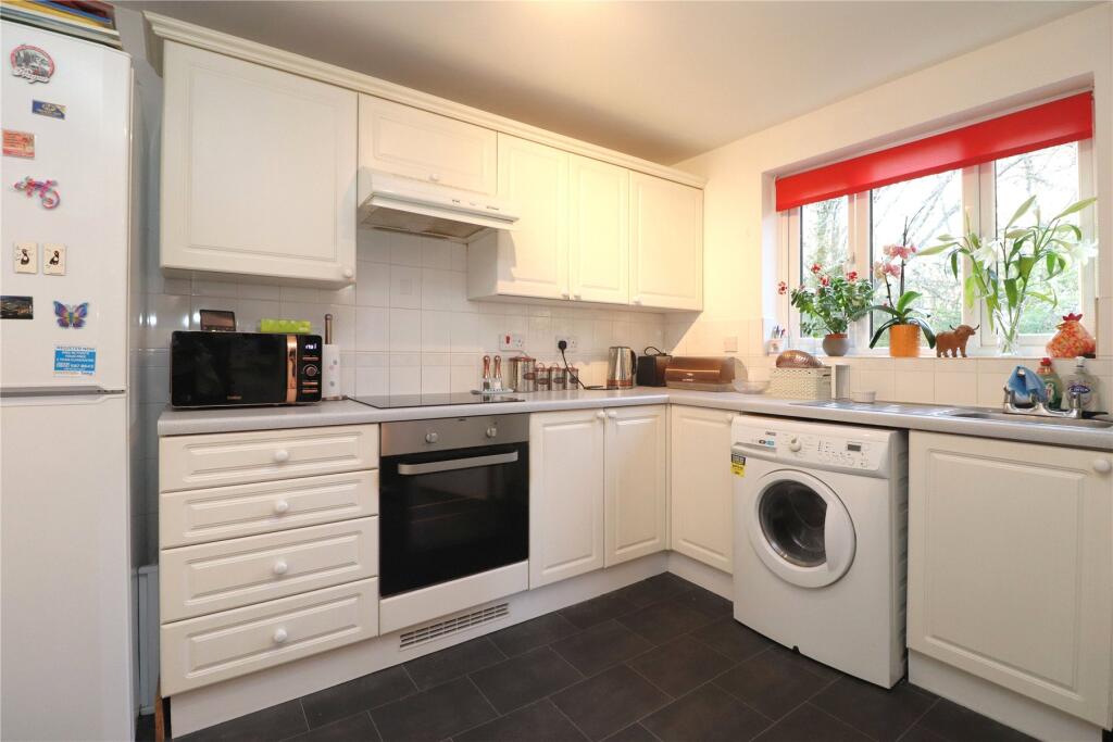 Hoebrook Close, Woking, Surrey, GU22 - View 3