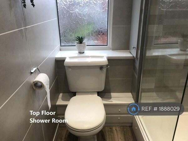 6 bedroom terraced house for rent