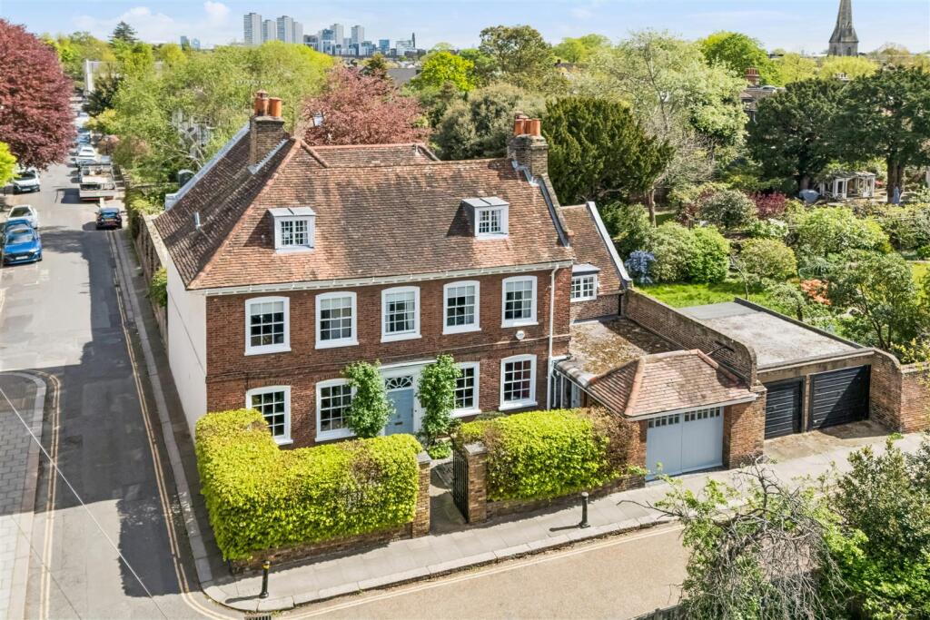 Upper Butts, TW8. 7 bedroom detached house for sale