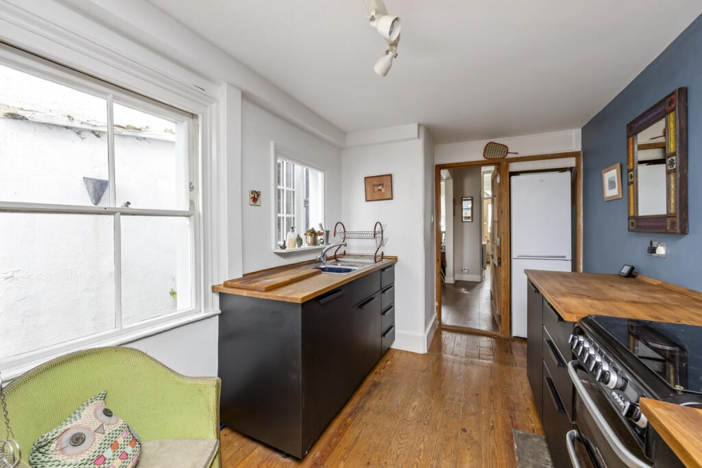 Sussex Road, Worthing, BN11 - View 6