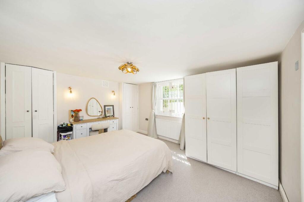 Apartment in London - View 5