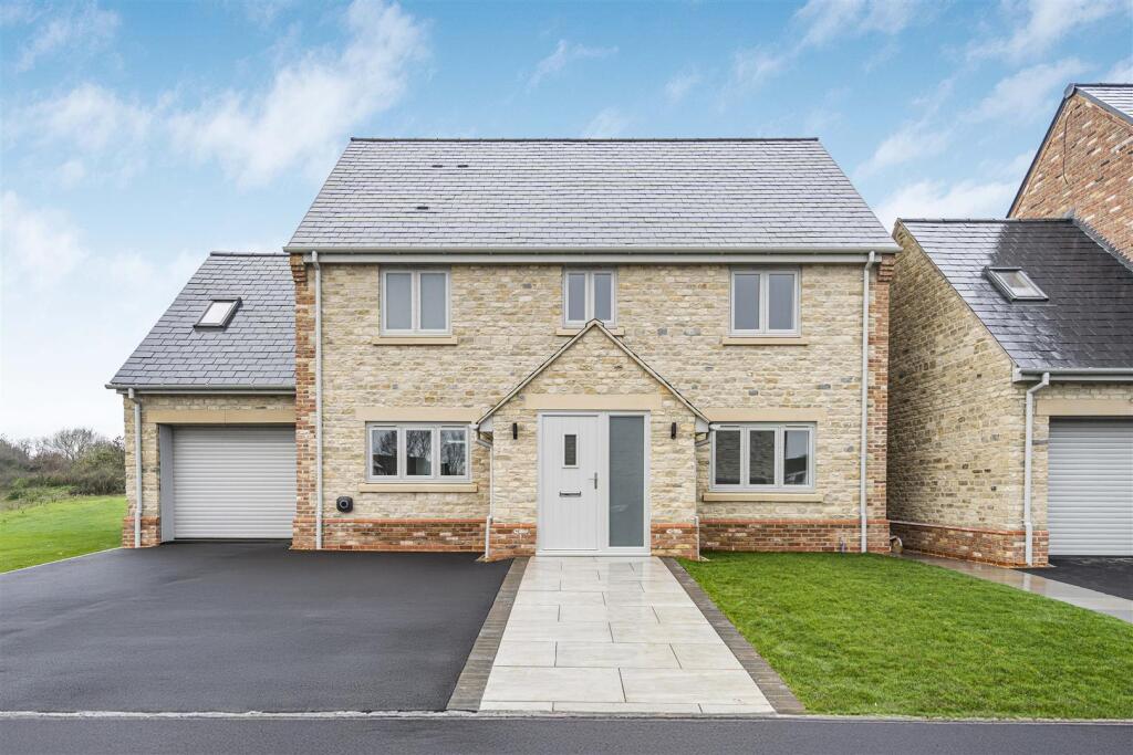 4-bed house on Home Farm Close, Ambrosden, £750,000