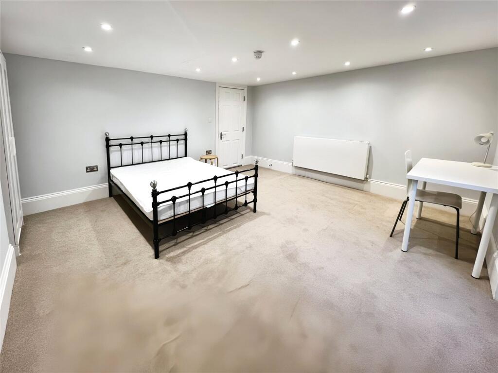 Main image of property: High Street, Rochester, Kent, ME1