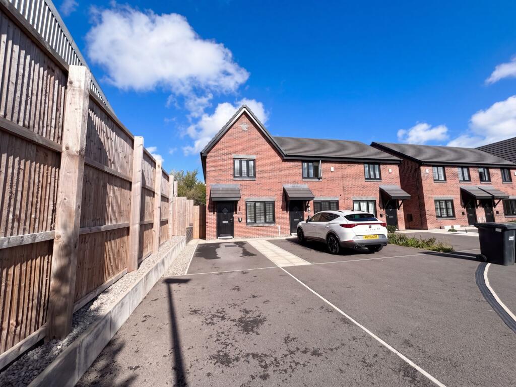 Main image of property: Weavers Close, Worsley, M28