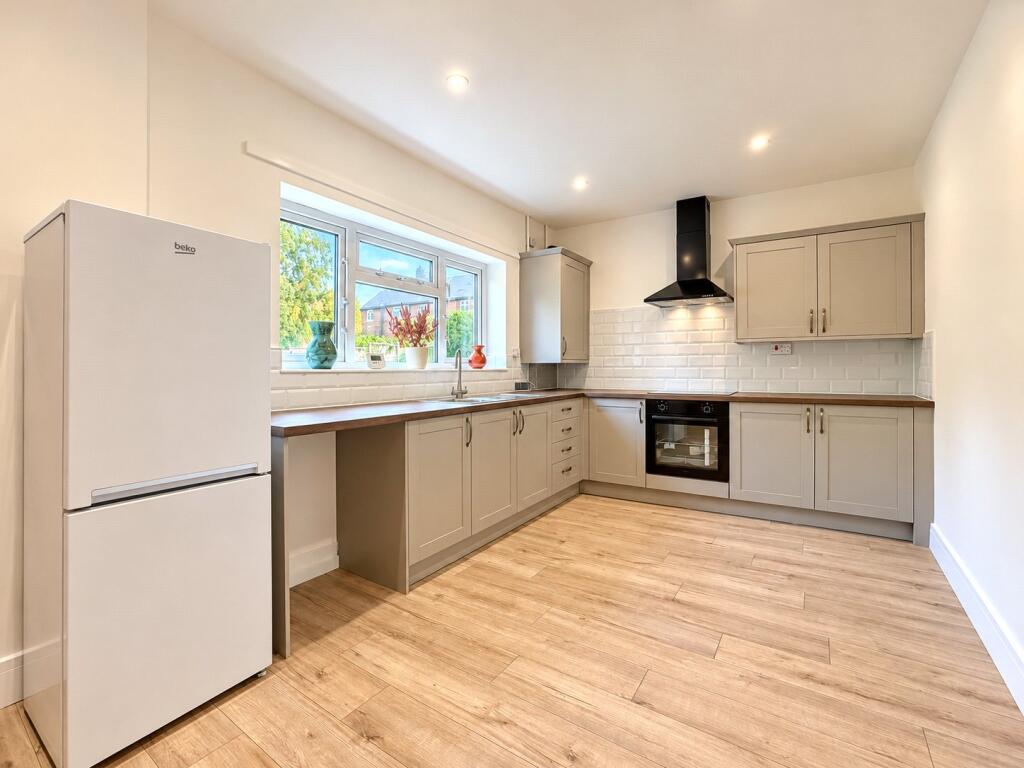 Oak Crescent, Garforth, LS25 photo 2