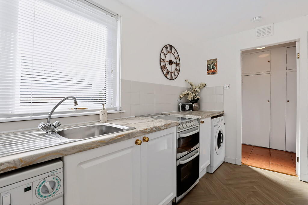 House in Paisley, Gallowhill - More