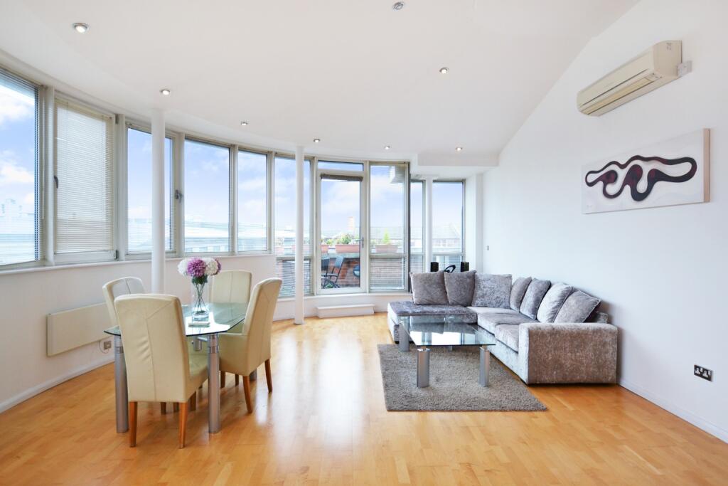 Main image of property: Fletcher Gate, Nottingham NG1 1QR