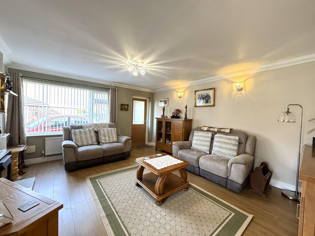 GAYWOOD - Modernised Link Detached 3 Bedroom Bungalow on Cul-De-Sac photo 4