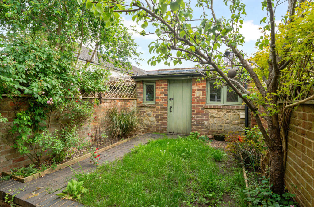 Kings Road, Farncombe, Godalming, Surrey, GU7 photo 4