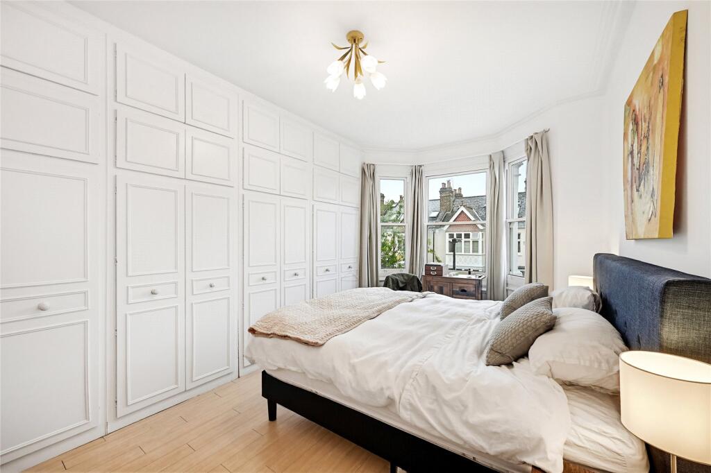 5 bedroom terraced house for rent