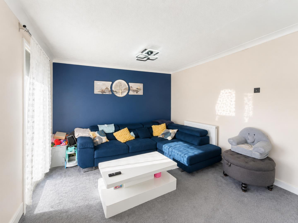 Brackenfield Square, Southfields, Northampton NN3 - View 4