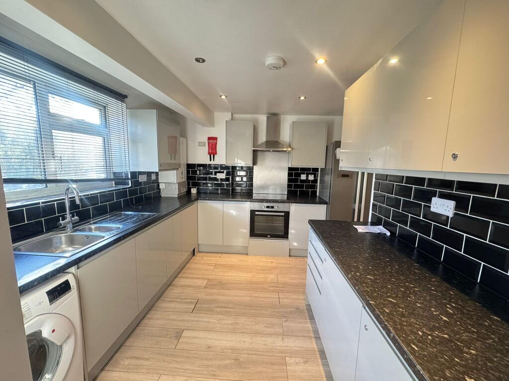 Main image of property: Lincoln Road, Basildon, Essex, SS14