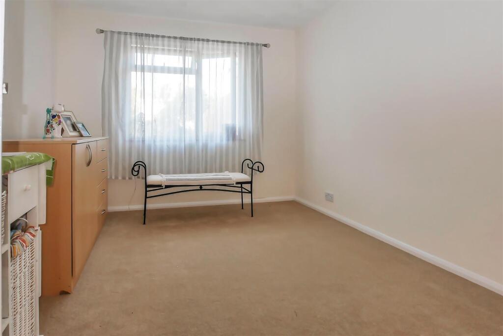 Hearnfield Road, Wick, Littlehampton photo 4