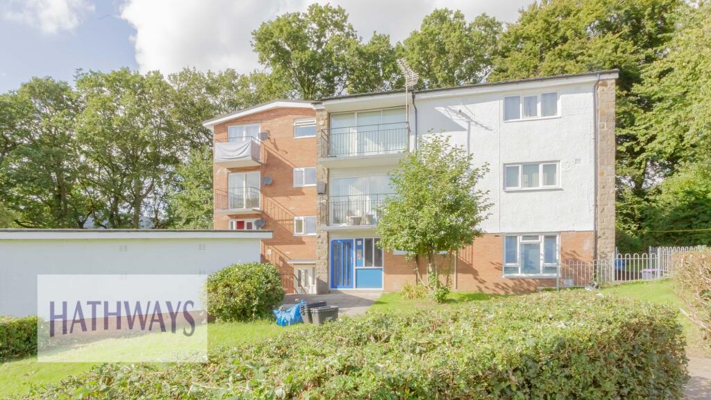 2-bed flat on Edlogan Way, Croesyceiliog, NP44, £110,000