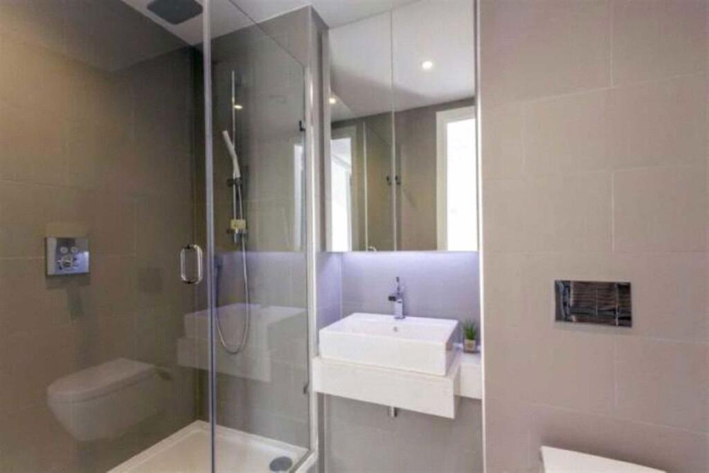 Apartment in London - View 5