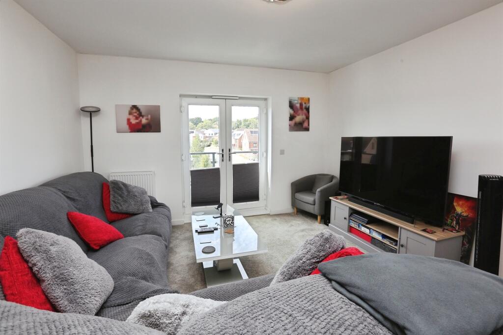 Apartment in Eastleigh, Netley Hill, Hedge End - View 4