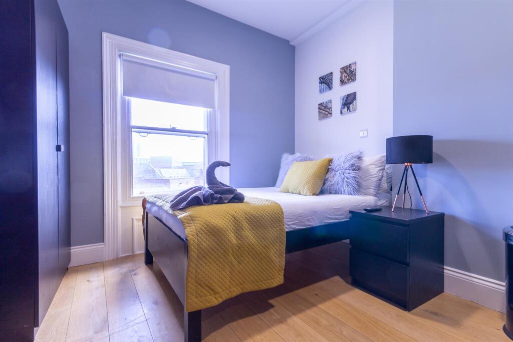 Apartment in Newcastle upon Tyne, Tyne and Wear - View 3
