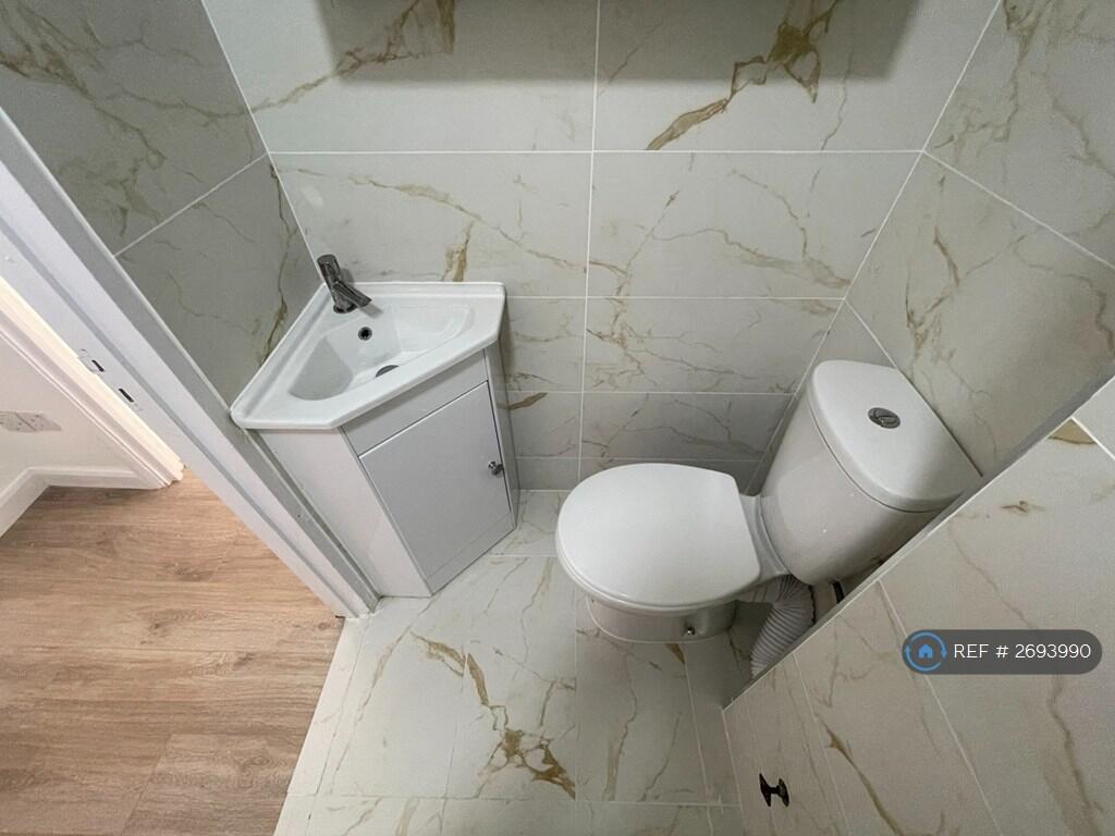 Apartment in London - View 5