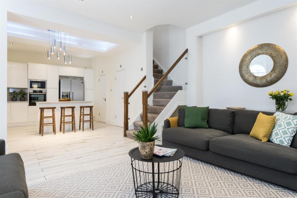 Phillimore Walk London, W8 Kensington & Chelsea - View 2