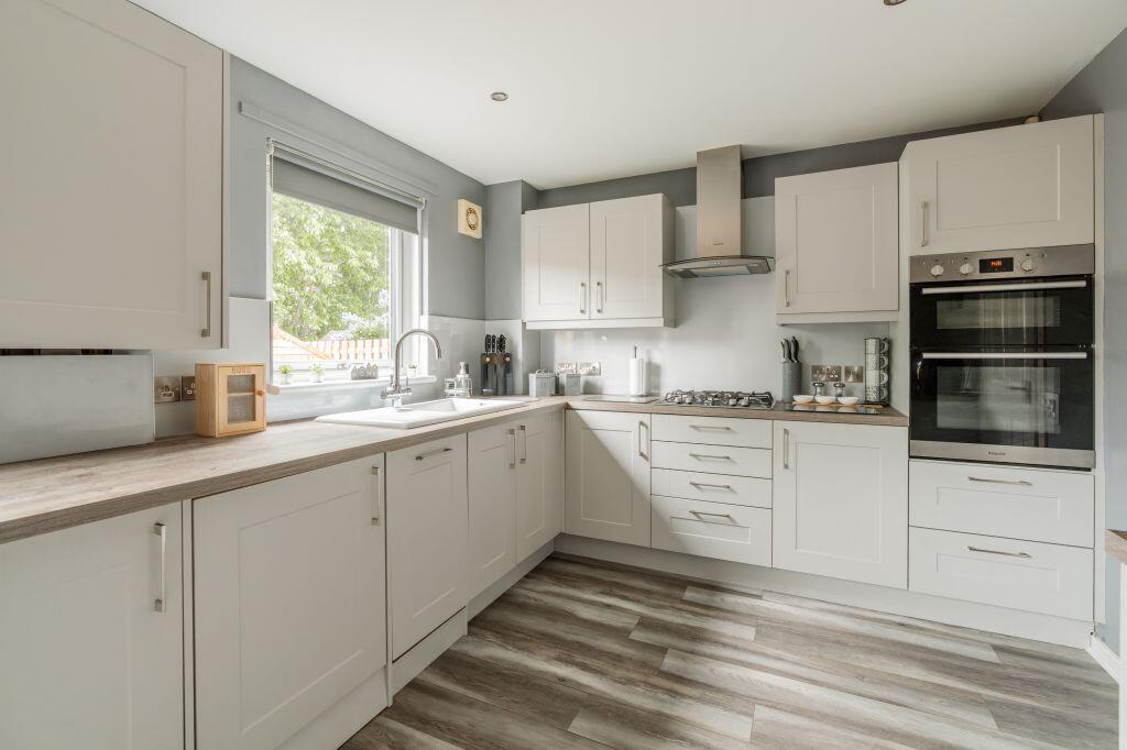 14 Craigroyston Grove, Edinburgh, EH4 4GL photo 3