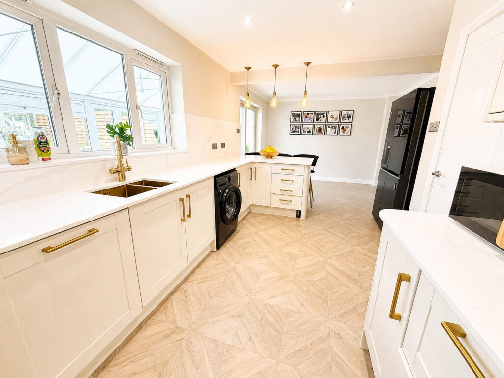 House in Dudley - View 4