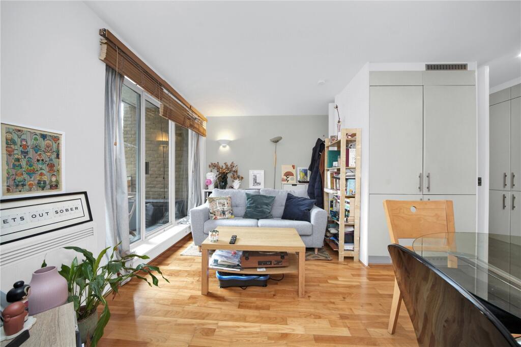 Main image of property: Narrow Street, E14