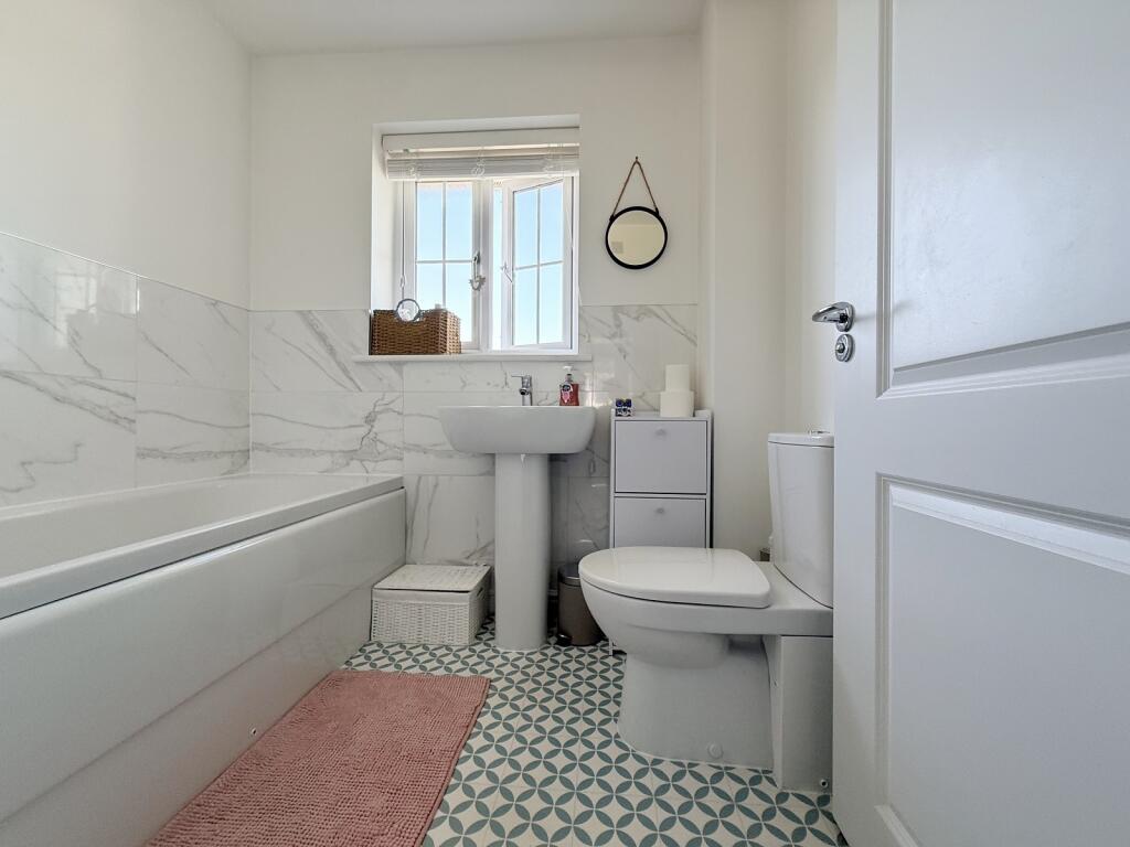 House in Cardiff, Tonyrefail - View 4