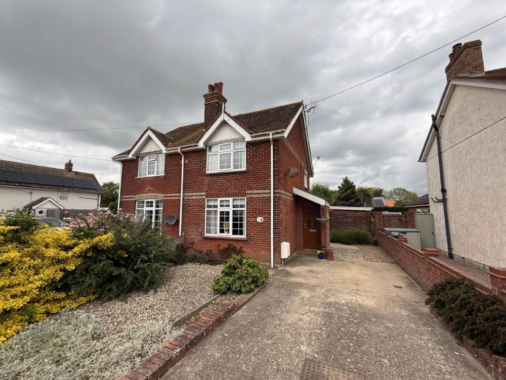 2-bed semi-detached on Landermere Road, Thorpe-le-soken, £275,000
