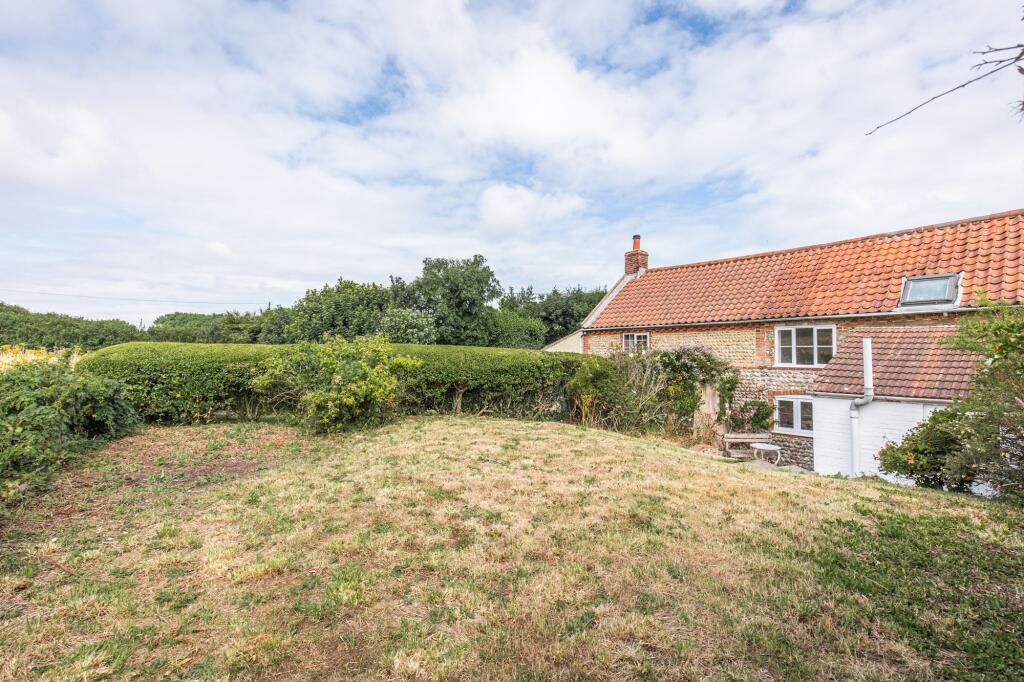 Delightful Sidestrand Cottage, Full of Warmth and Possibility photo 4