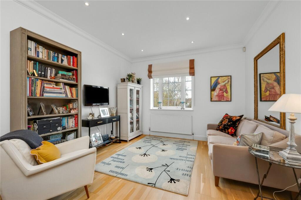 Apartment in Kingston upon Thames - More