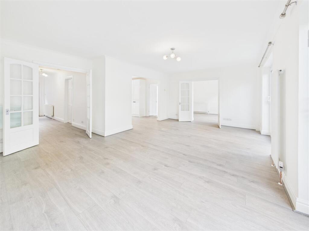 House in Kingston upon Thames - More