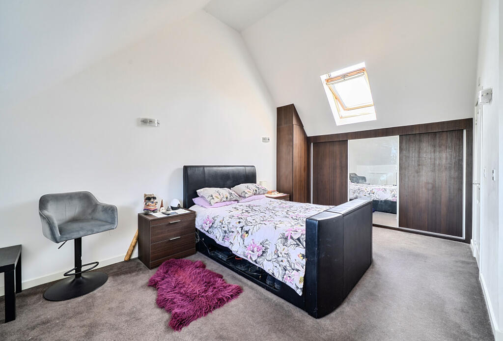 House in Gloucester - View 5