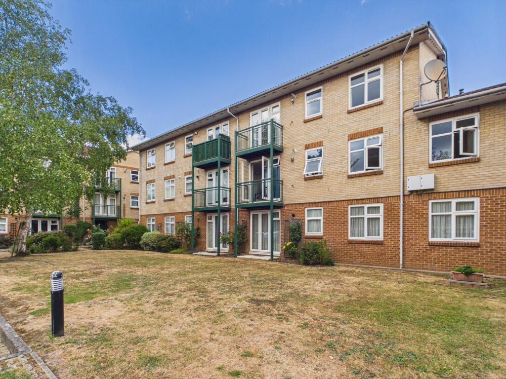 Main image of property: Hyde Court, Friern Barnet Lane, Whetstone, N20