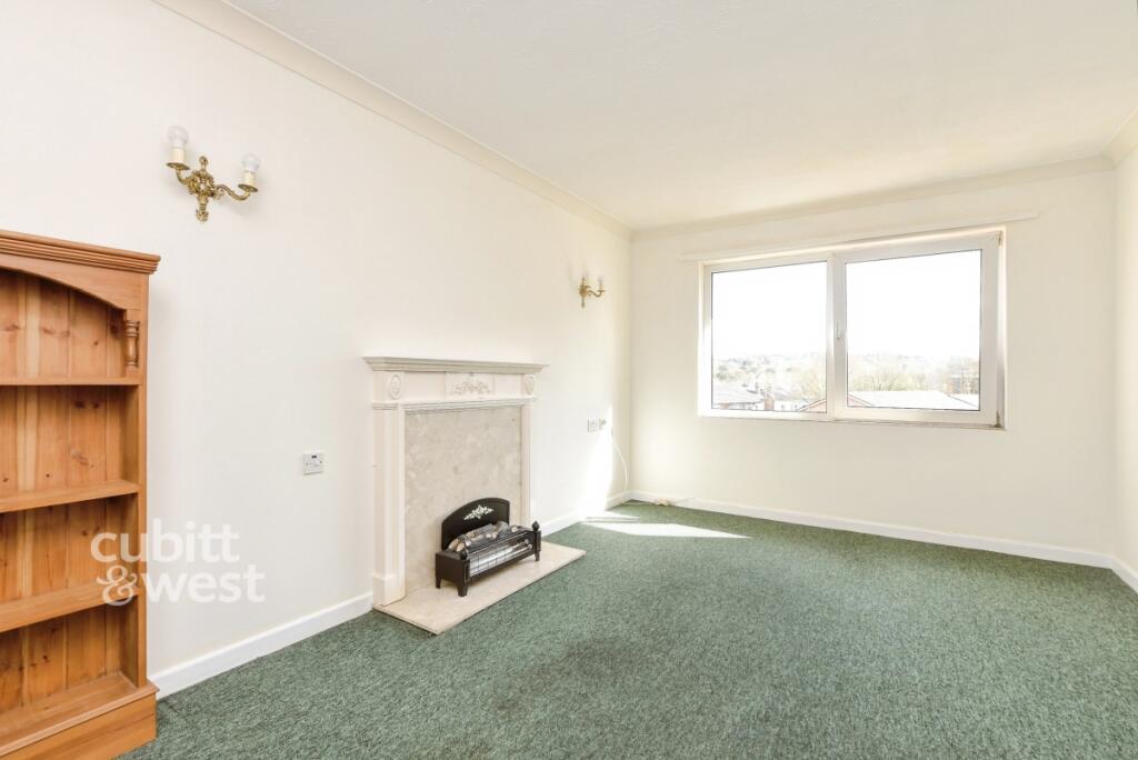 Apartment in Reigate and Banstead, Surrey - More