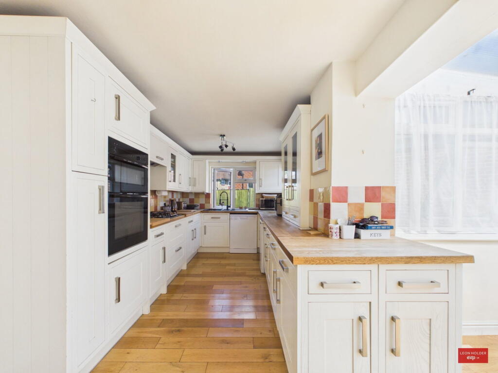 House in Gloucester - View 4