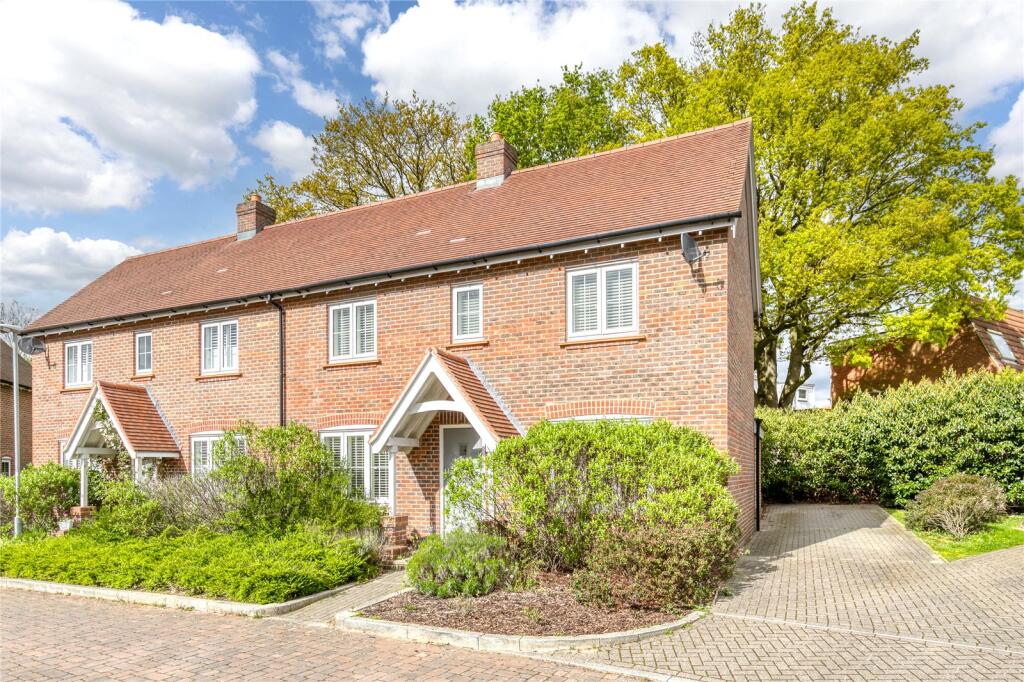 3-bed semi-detached on Morshead Drive, Binfield, Bracknell, Berkshire, RG42, £550,000